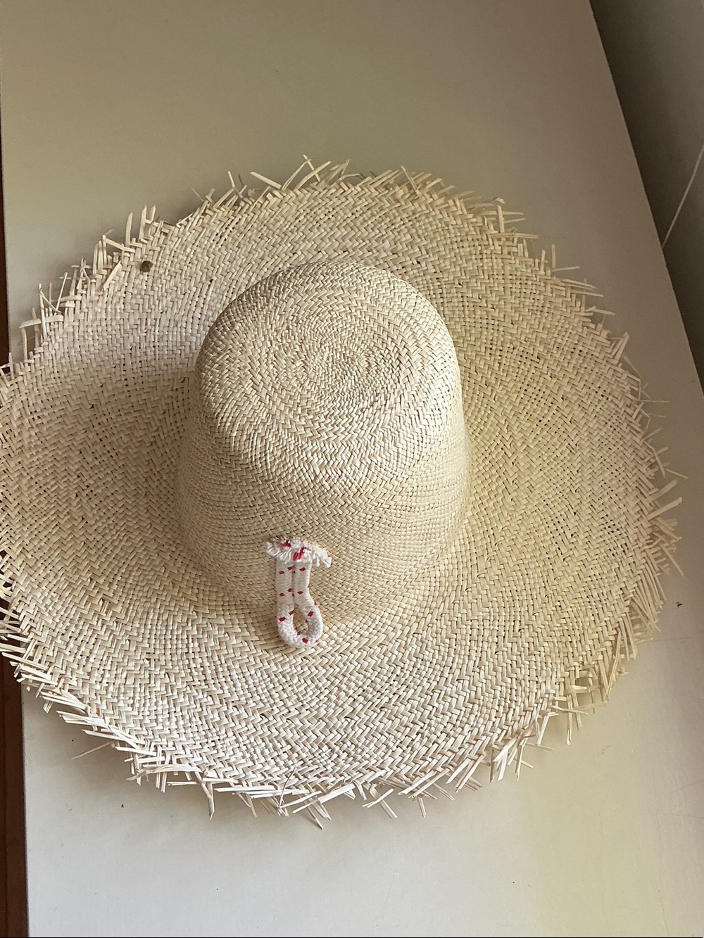 Natural Straw Wide-Brim Sun Hat with Subtle Embellishment